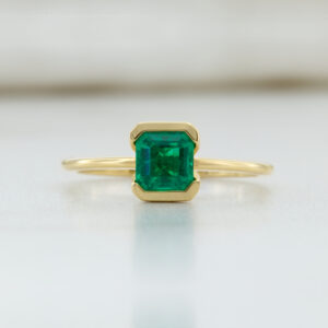 emerald bezel ring yellow gold
