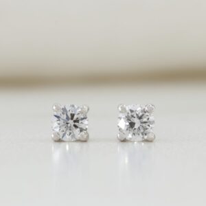 diamond stud earrings 0.20ct in white gold