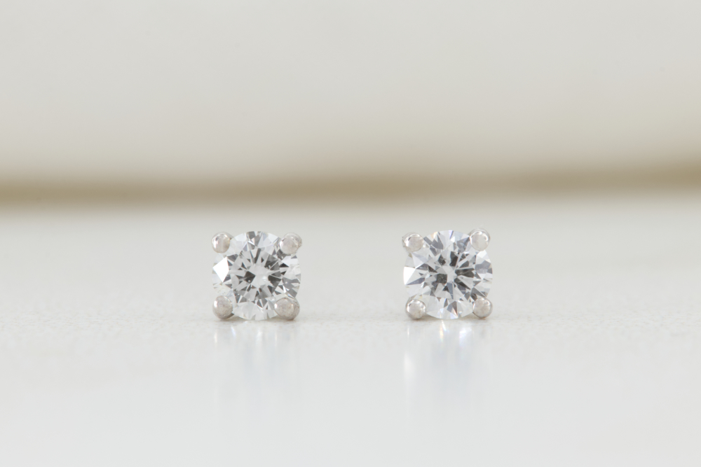 diamond stud earrings 0.25ct in white gold