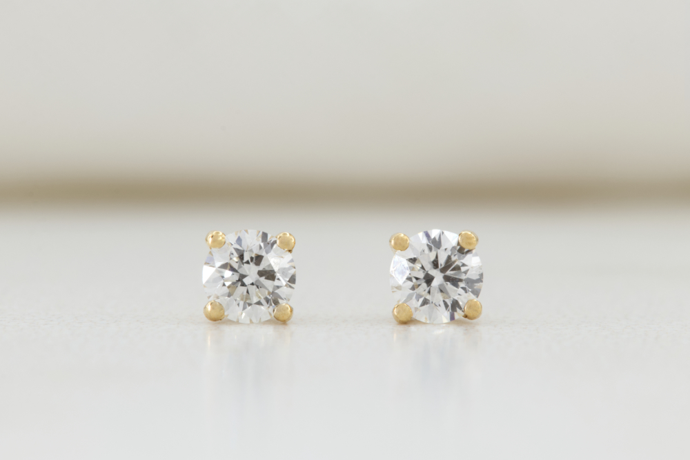 diamond stud earrings 0.30ct yellow gold